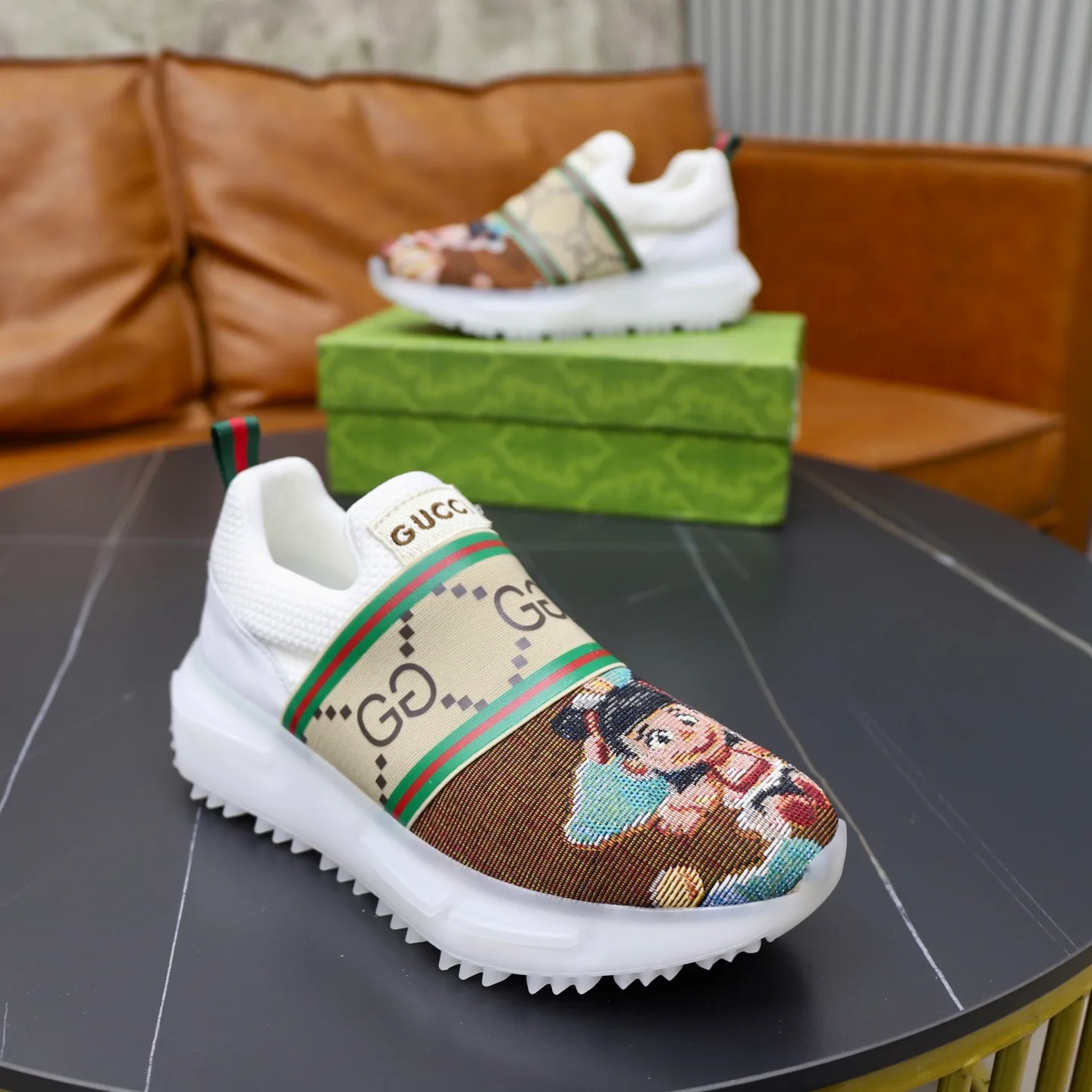 Ex-factory price: 462💰🙅‍♂️🙅‍♂️🙅‍♂️ Brand: GUCCI Standard code: 38-44 (45 customized) Grade: Same as the official website Material: Original knitted fabric Comfortable and breathable lining Lightweight and wear-resistant sports outsole Style category: Men's fashionable casual shoes Running sneakers Distinguished luxury brand elements Top luxury Color: actual picture color